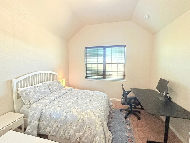 Building Photo - 100 Orvieto Cove