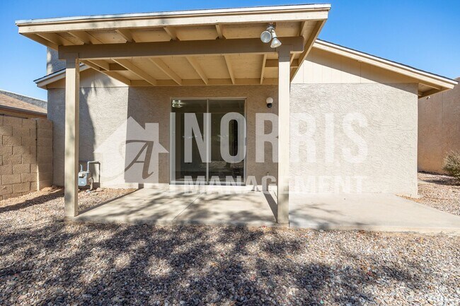 Building Photo - Cozy Home with No HOA and a Large NO Maintenance Backyard