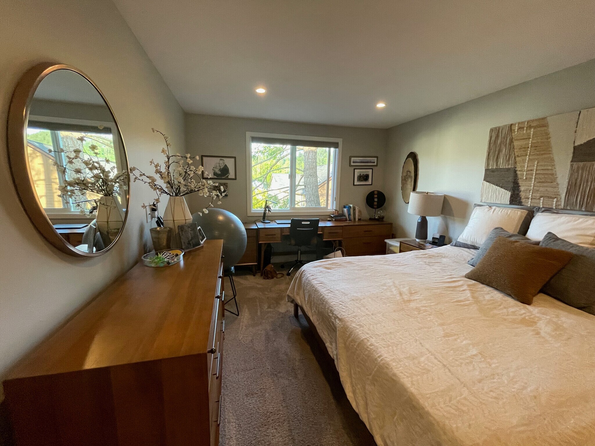 primary king bed/office - 280 NW Holly St