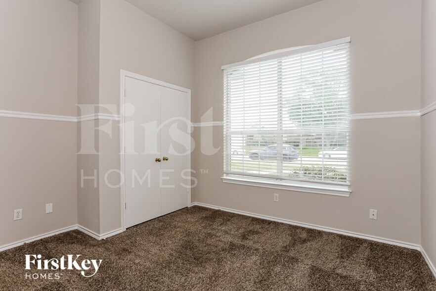 Building Photo - 312 Camp Creek Dr