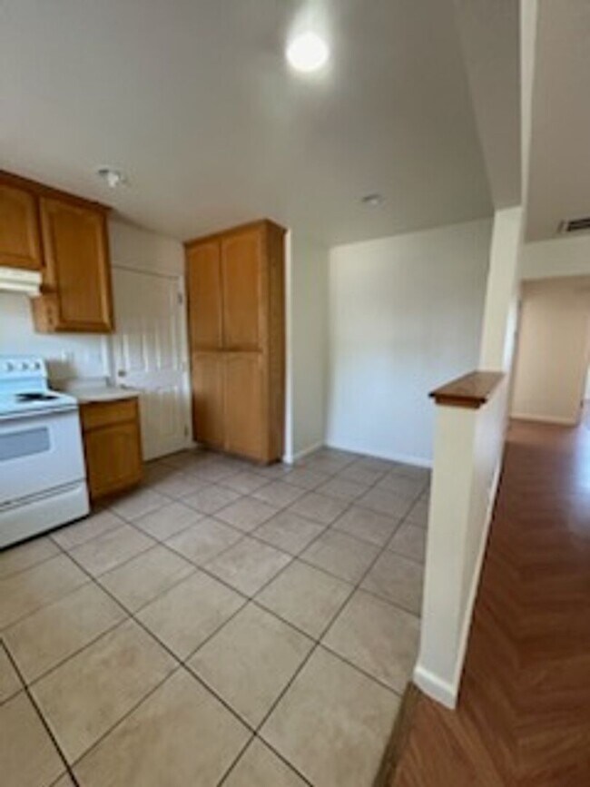 Building Photo - *Nice 3 BEDROOM House For $2100*