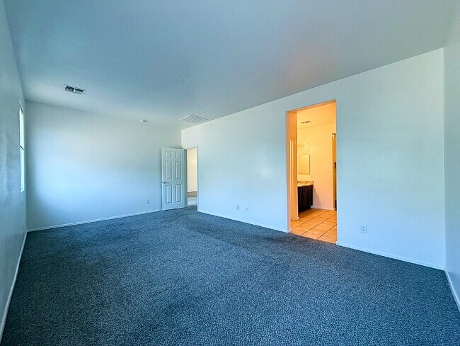 Building Photo - "Charming 3-Bedroom Oasis with 2 Baths & S...