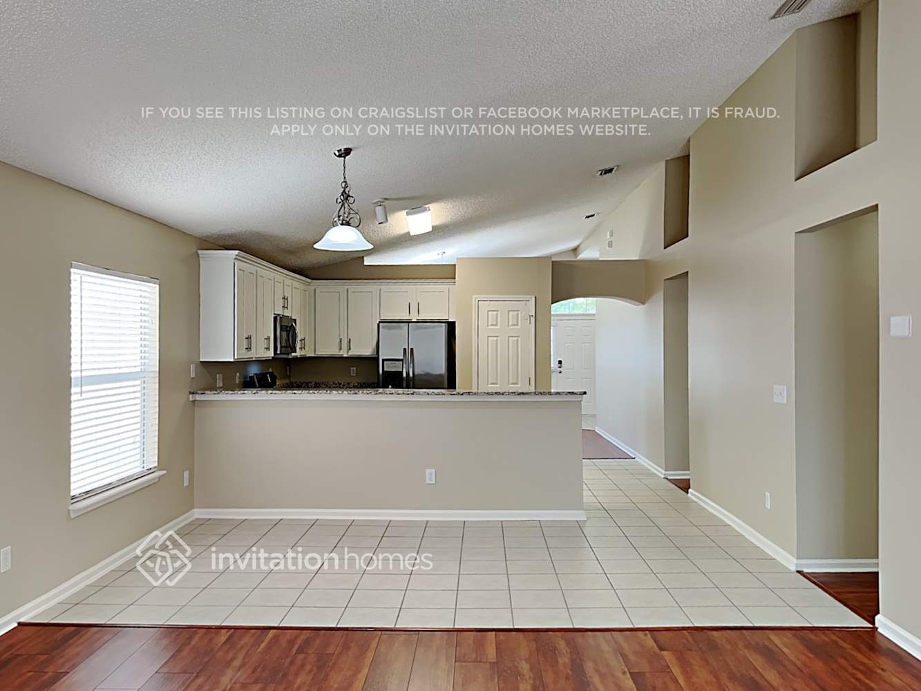 Building Photo - 1325 River City St
