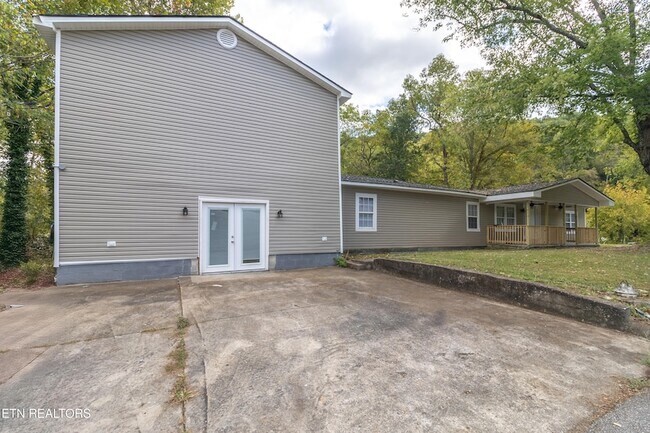 Building Photo - 770 Mahoney Rd