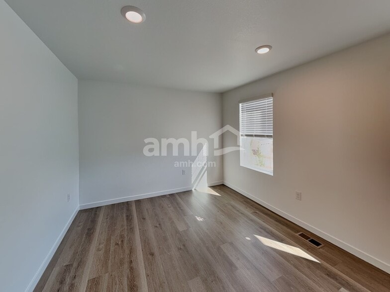 Building Photo - 26172 E Calhoun Pl