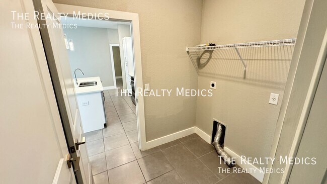 Building Photo - 13 Zinnia Ln
