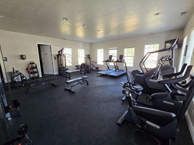 Building Photo - "Charming 3-Bed Townhouse Retreat in North...