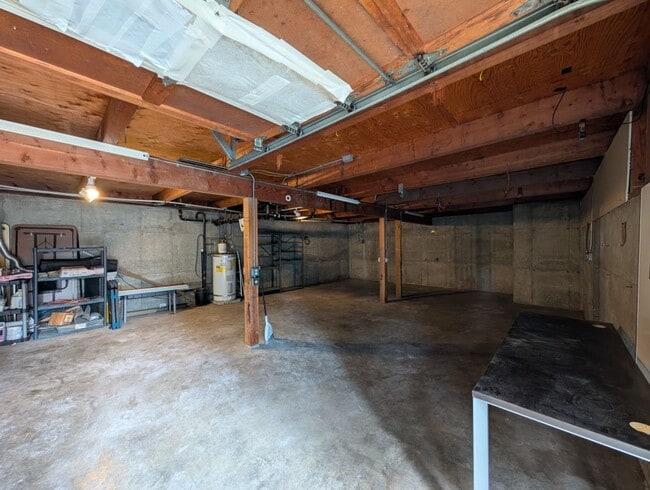 Building Photo - 2Bd/1.5Ba Shoreline Condo