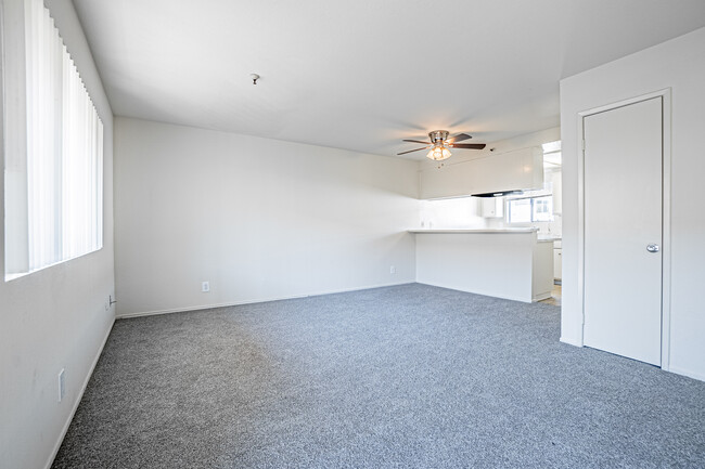 Building Photo - Courtyard Apartments