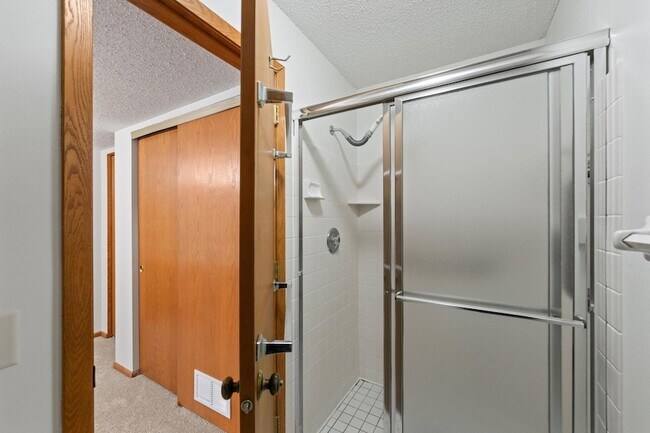 Building Photo - 7200 Cahill Rd