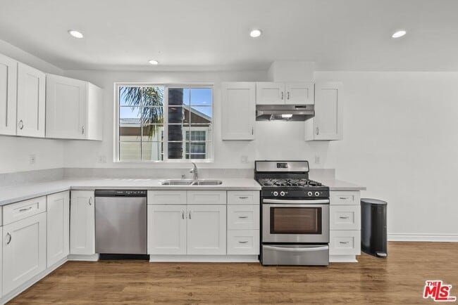 Building Photo - 6712 Cedros Ave