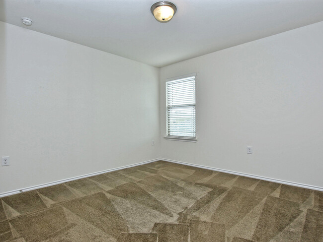 Building Photo - Inviting two story home in Berdoll Farms.