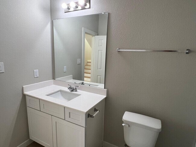 Building Photo - 3409 Valley Vista Dr