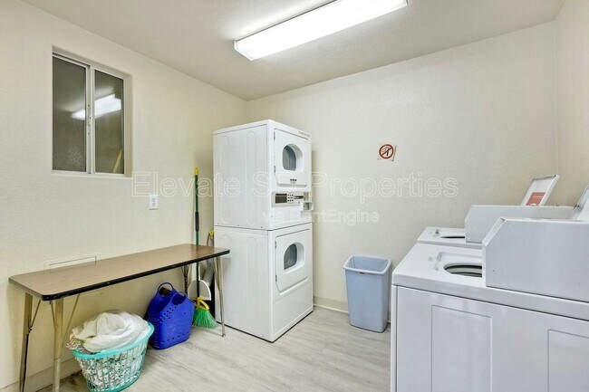 Building Photo - 9430 Winter Gdns Blvd