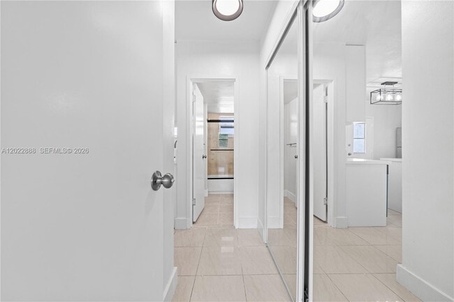 Building Photo - 1300 Lincoln Rd