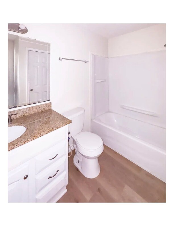 Building Photo - 200 Uhland Rd