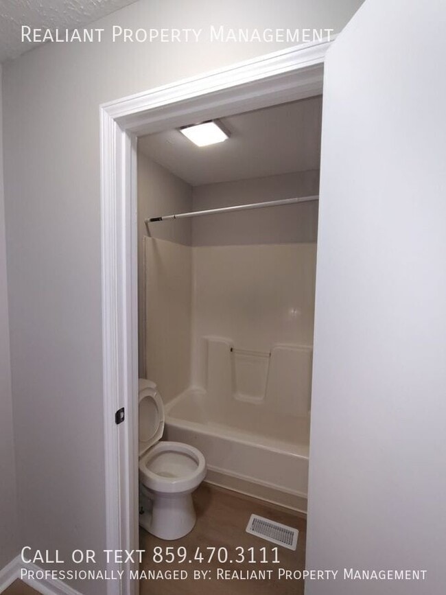 Building Photo - 31 Hurley St