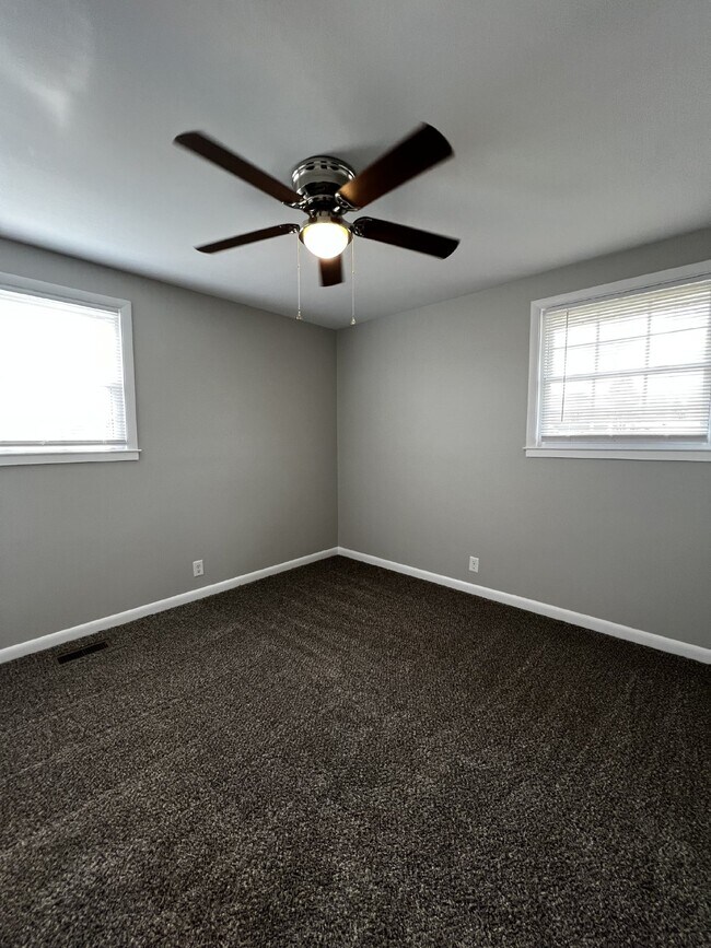 Building Photo - 105 Ambrose Dr