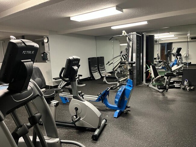 Building Photo - 4716 Plantation View Dr