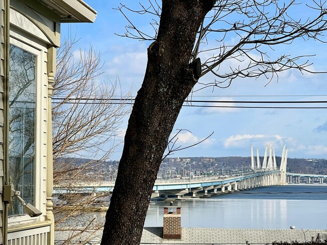 Building Photo - 67 River Rd