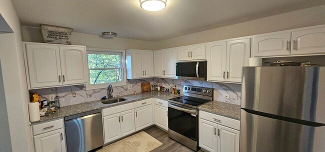 Building Photo - 260 Birchwood Dr