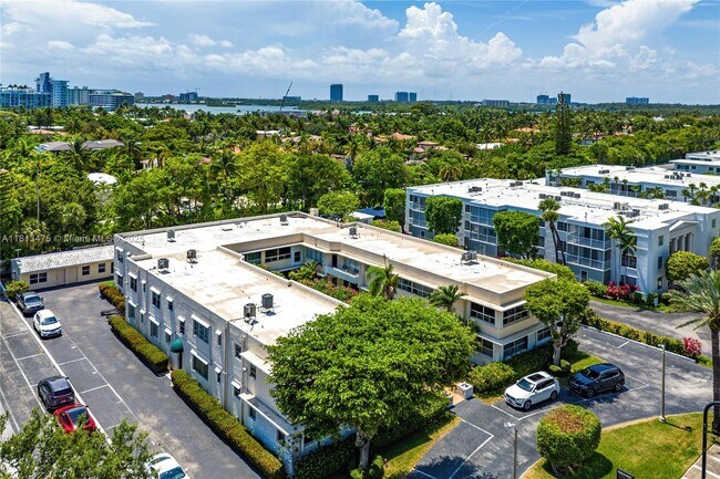 Building Photo - 9940 Collins Ave