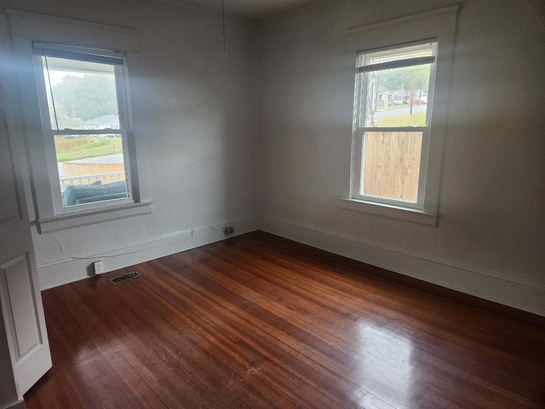bedroom front - 703 W Markham Ave