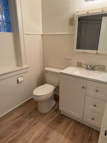 Building Photo - 8220 S Langley Ave