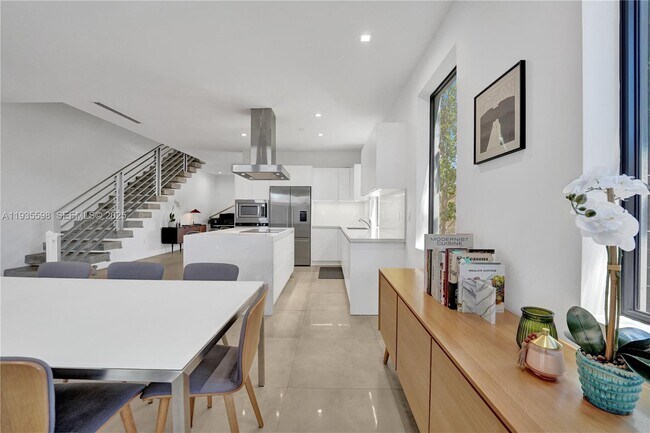 Building Photo - 3465 SW 3rd Ave