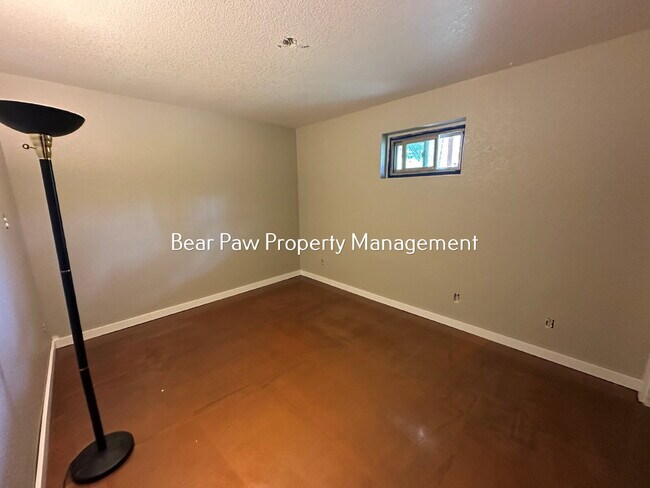 Building Photo - "Charming 3-Bedroom with 2 Full Baths in Scenic Bailey!"