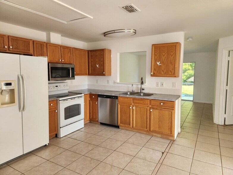 Building Photo - LO 4770-4772 Jordan Ave S