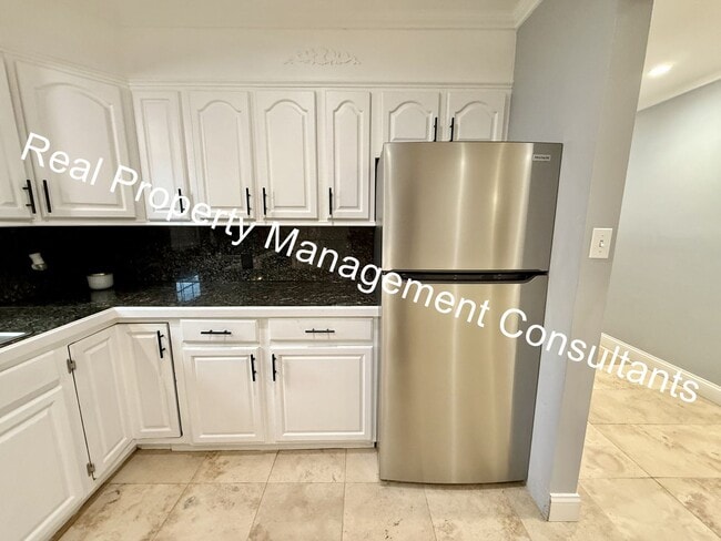 Building Photo - Updated 4 Bedroom, 2 Bath Home with Spacio...