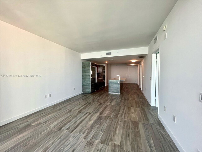 Building Photo - 460 NE 28th St
