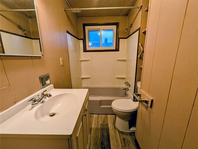 Building Photo - 407 Mitchell Ave