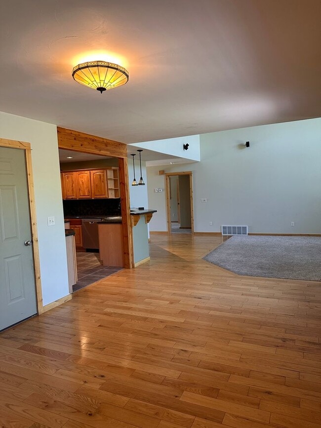 Building Photo - Gorgeous 3 Bedroom Home in Elk Grove Commu...