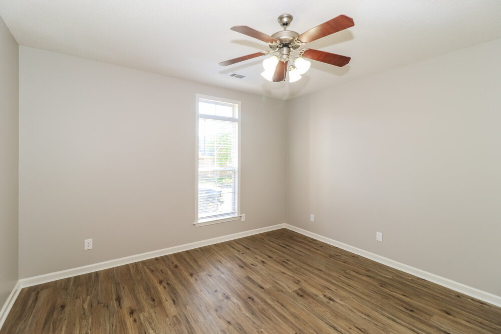 Building Photo - 10176 Evening Hill Dr