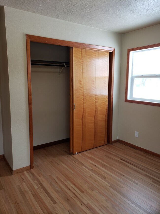 Building Photo - 1417 3rd Ave NW