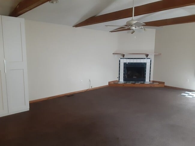 Building Photo - Nice 3 Bedroom Ranch w/ 2 Car Garage in Pe...