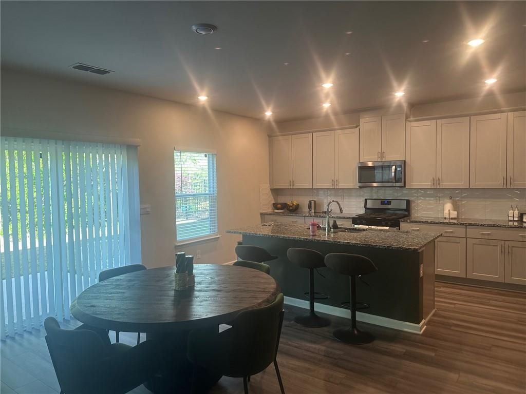 Building Photo - 3938 Dean Grv Wy