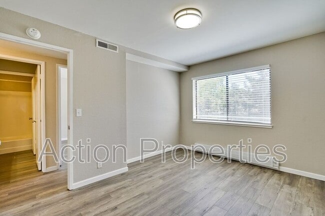 Building Photo - 297 Stonegate Cir