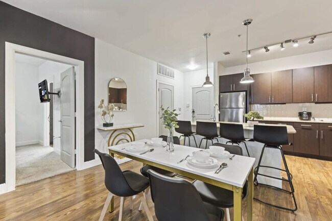 Building Photo - 5720 Town and Country Blvd