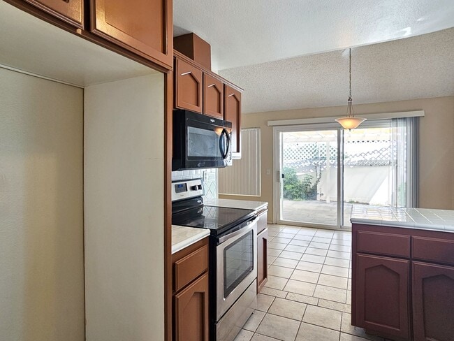Building Photo - Chula Vista Twin Home