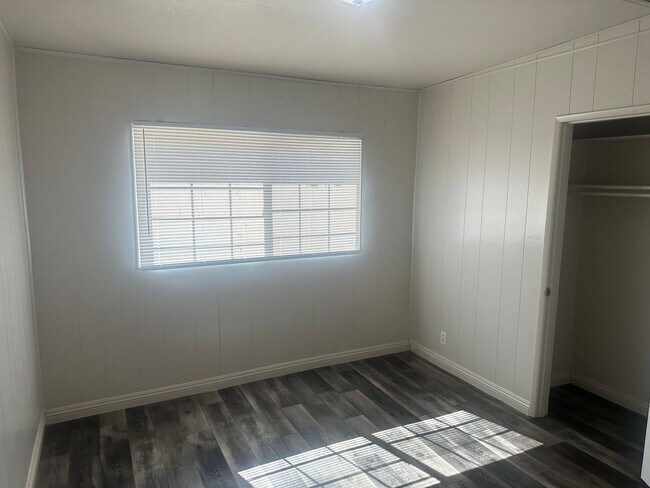 Building Photo - NLV!! Single Story!! 3 Bedrooms!! Carport!...