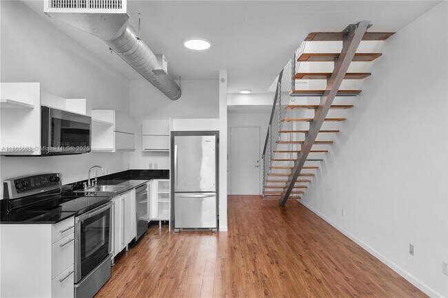 Building Photo - 690 SW 1st Ct