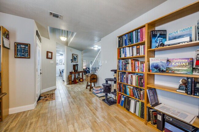 Building Photo - 1027 Hedgestone Dr