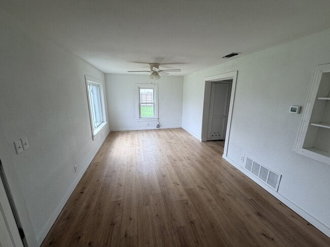 Building Photo - 421 N Archer St