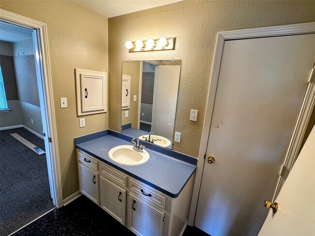 Building Photo - 4708 Park Dr