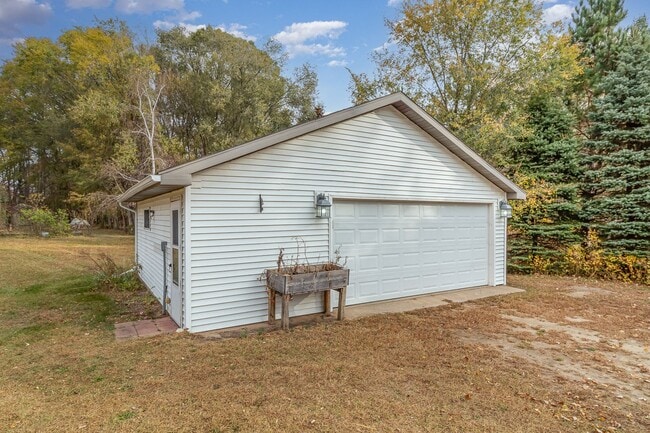 Building Photo - 2 Bed | 1 Bath Across From Coon Lake