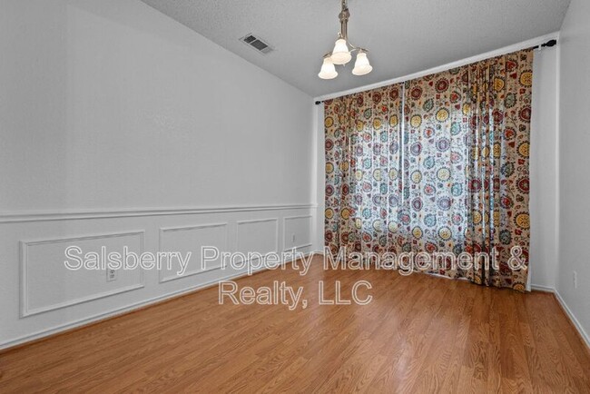 Building Photo - 1105 Hall Dr