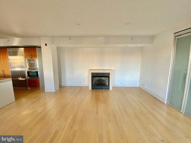 Building Photo - 1124 10th St NW